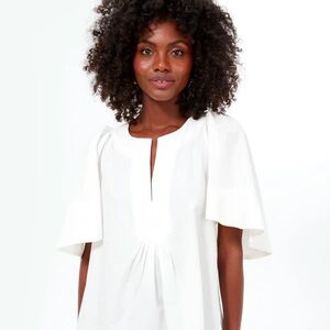 Pomander Place white flutter sleeve top in size small